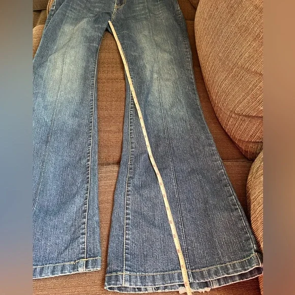Vintage Rocawear Flare Bell
Bottom Stretch Blue Jeans
Womens Size 7 / 8 - Picture 8 of 13
